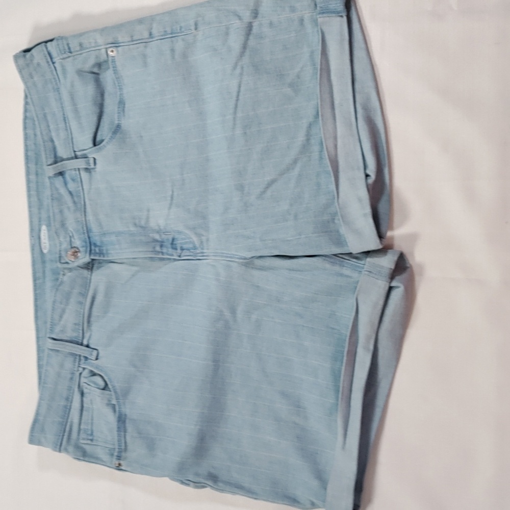 6123 Old Navy light wash stretch denim striped shorts 16W